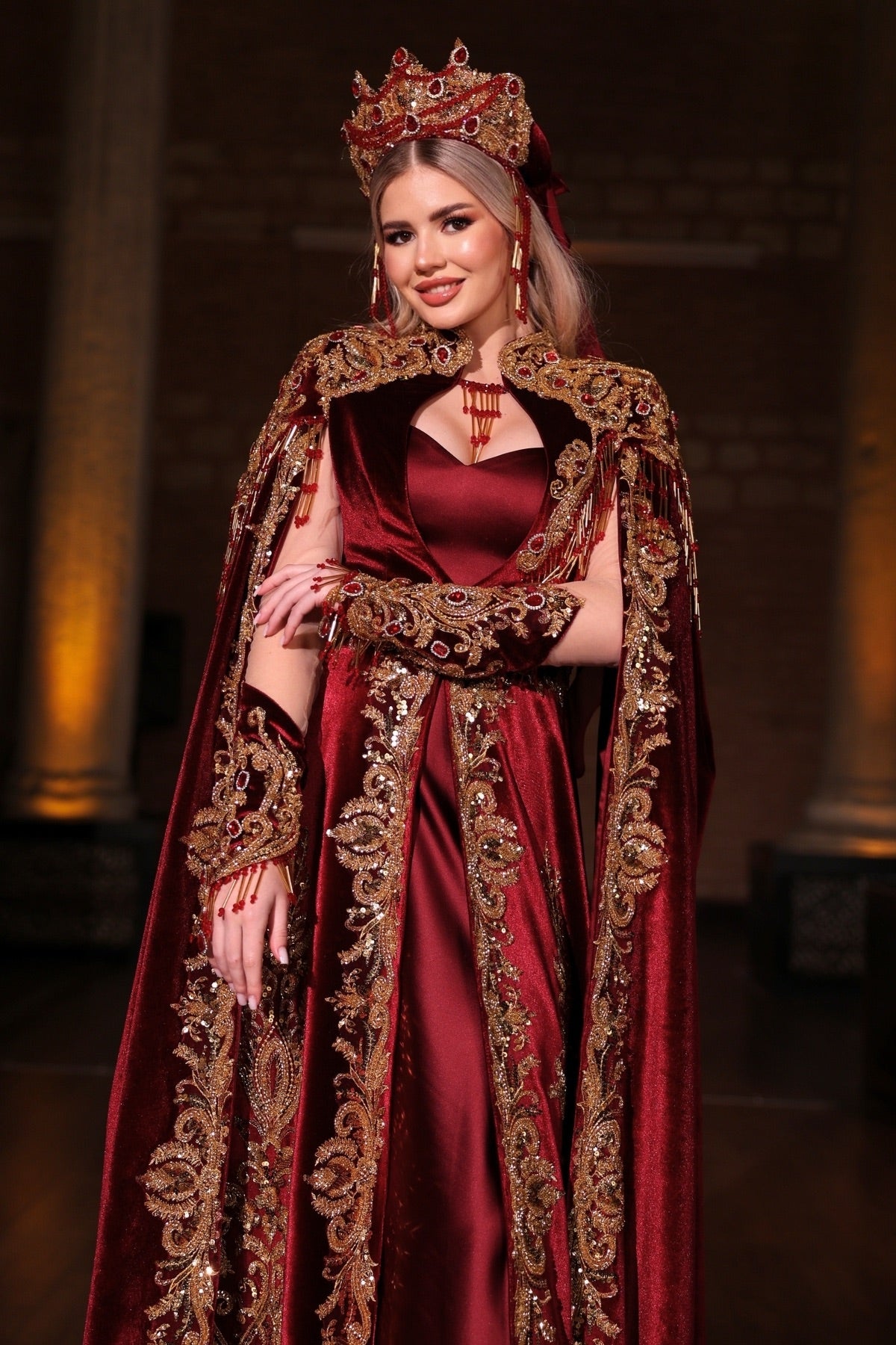 ATEŞ KIRMIZI ALTIN YÖRESEL KAFTAN