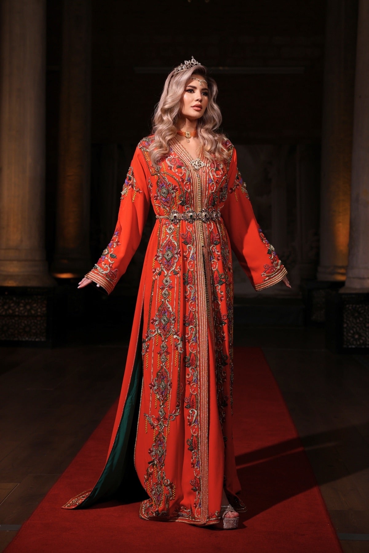 GÜNEŞ TURUNCU ALTIN İŞLEMELİ KINA FİSTAN