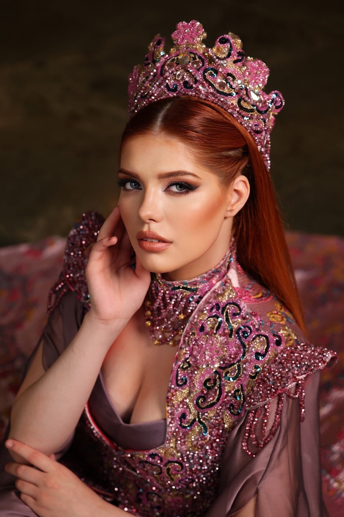 DİK OMUZ HAKİM YAKA YÖRESEL KAFTAN