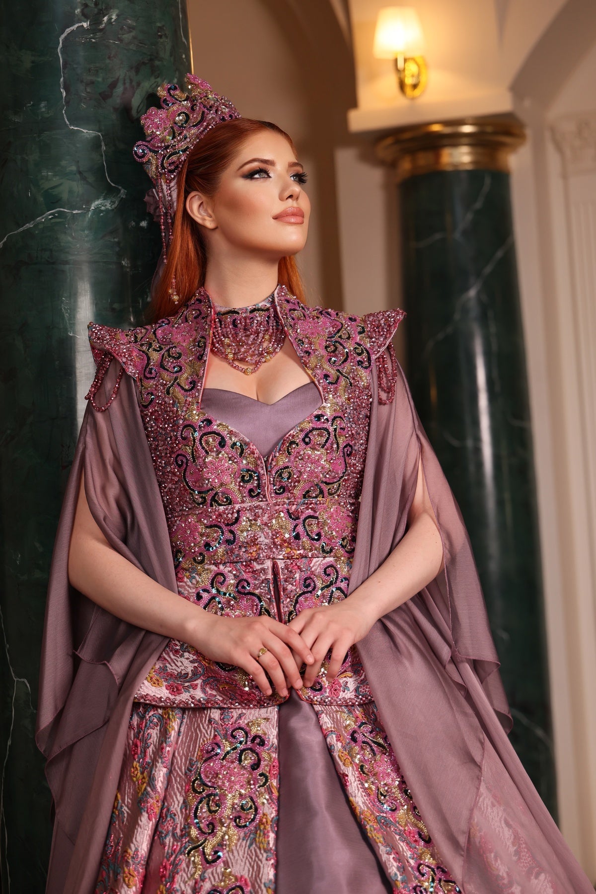 DİK OMUZ HAKİM YAKA YÖRESEL KAFTAN