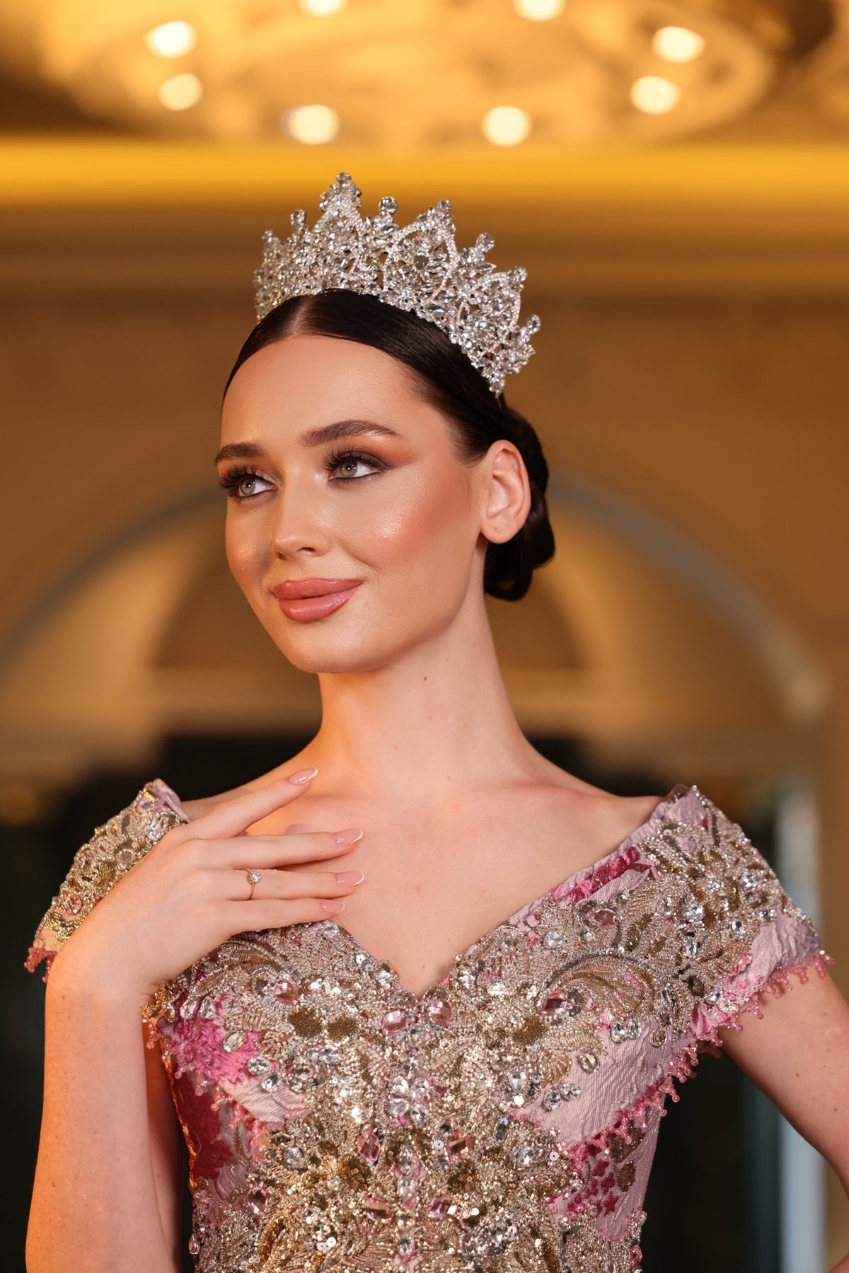 DÜŞÜK OMUZ V YAKA DEMONTE BALIK KINALIK