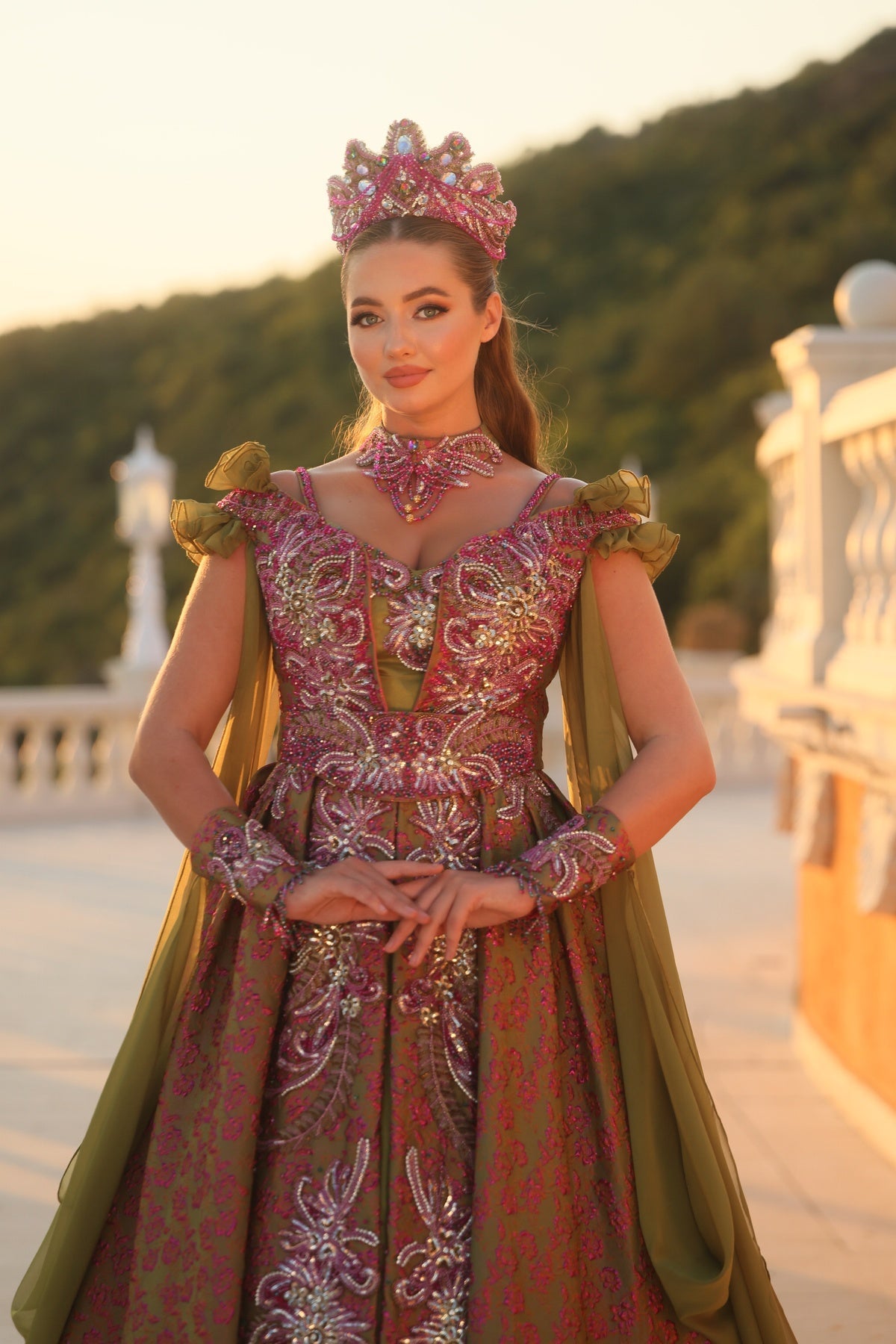 DÜŞÜK OMUZ ÇİFT ASKI M YAKA YÖRESEL KAFTAN