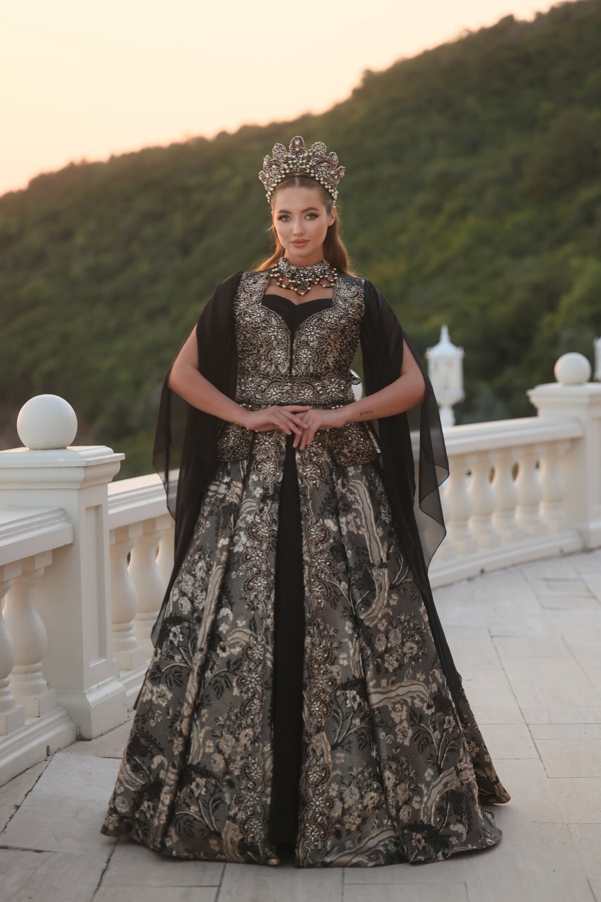 ŞİFON KOL KALP YAKA YÖRESEL KAFTAN