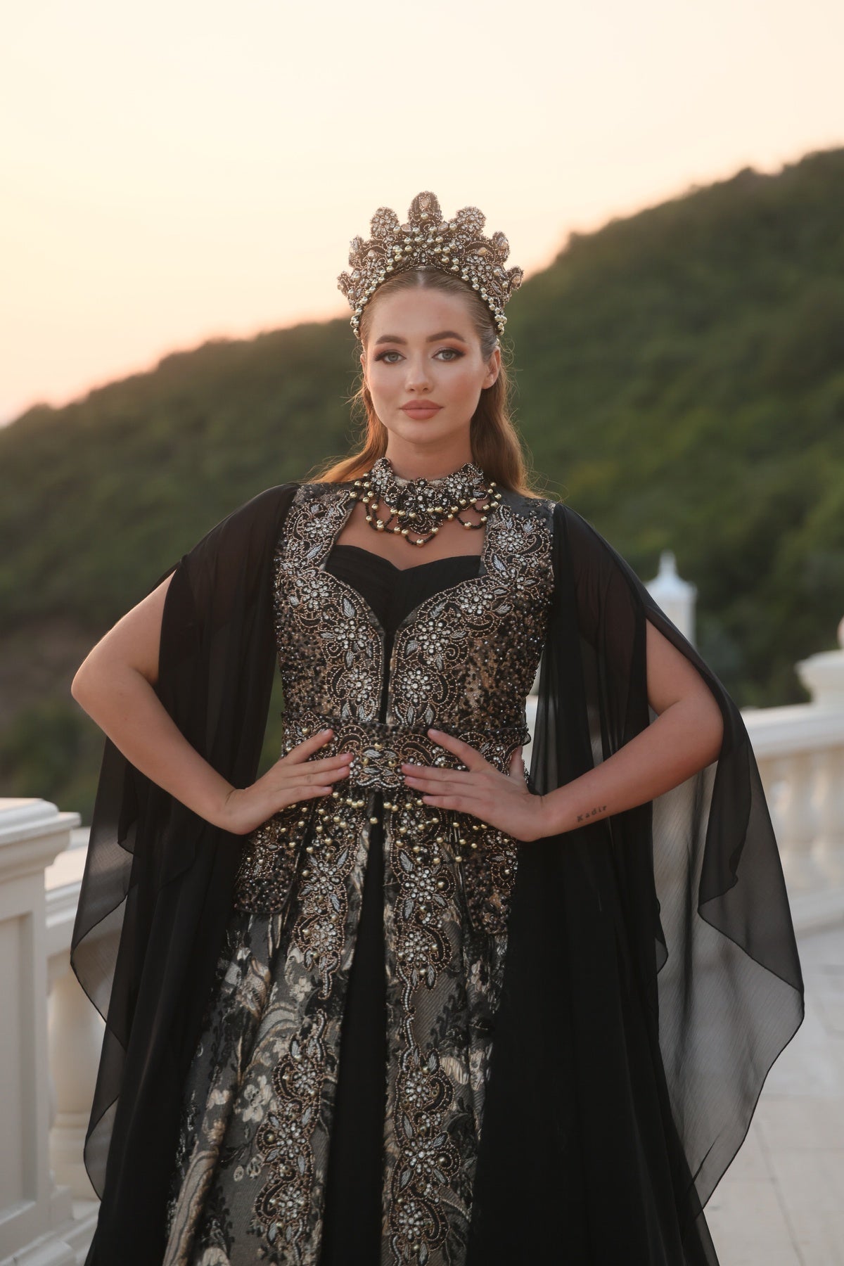 ŞİFON KOL KALP YAKA YÖRESEL KAFTAN