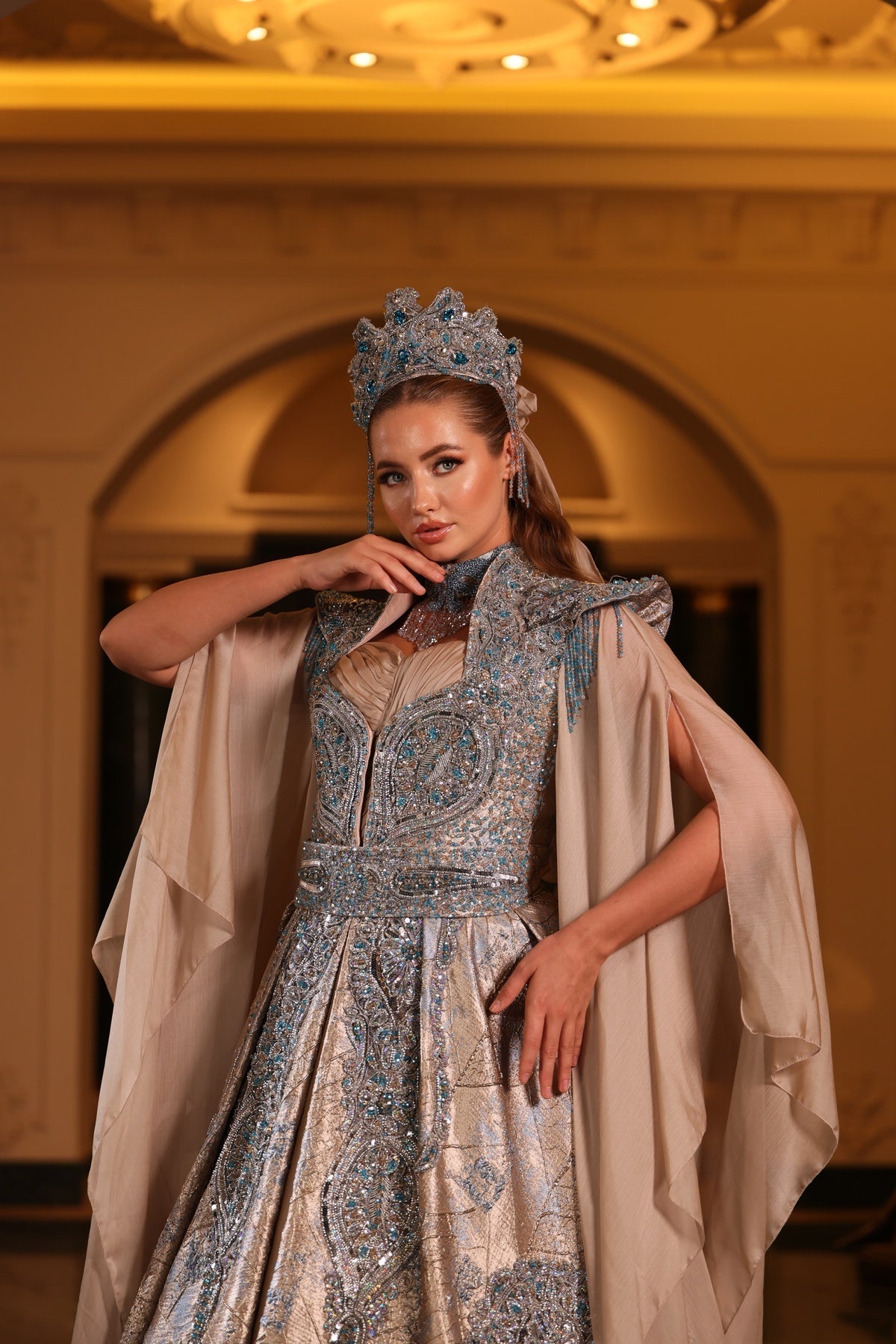 DİK OMUZ HAKİM YAKA YÖRESEL KAFTAN