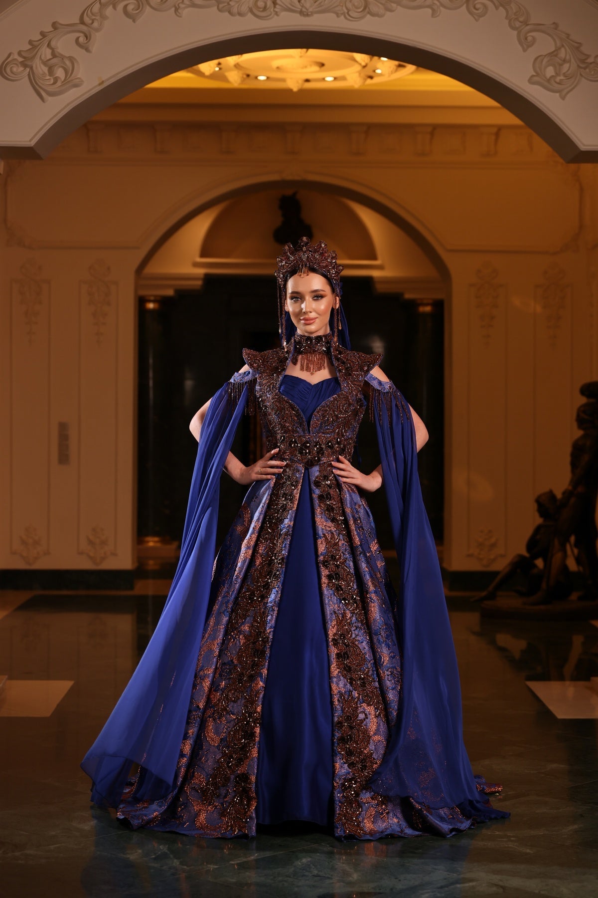 DİK OMUZ ŞİFON KOL KALP YAKA YÖRESEL KAFTAN