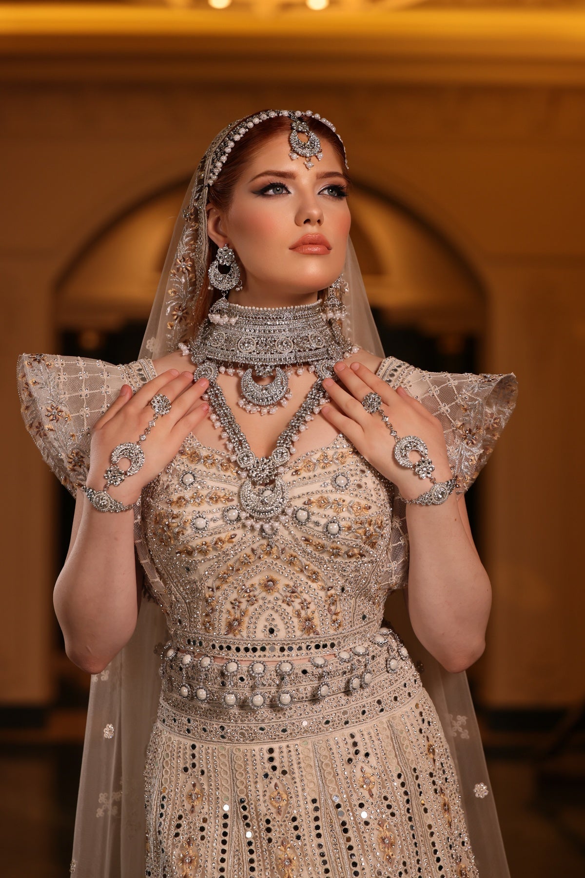 DİK OMUZ M YAKA HİNT MODEL KINALIK