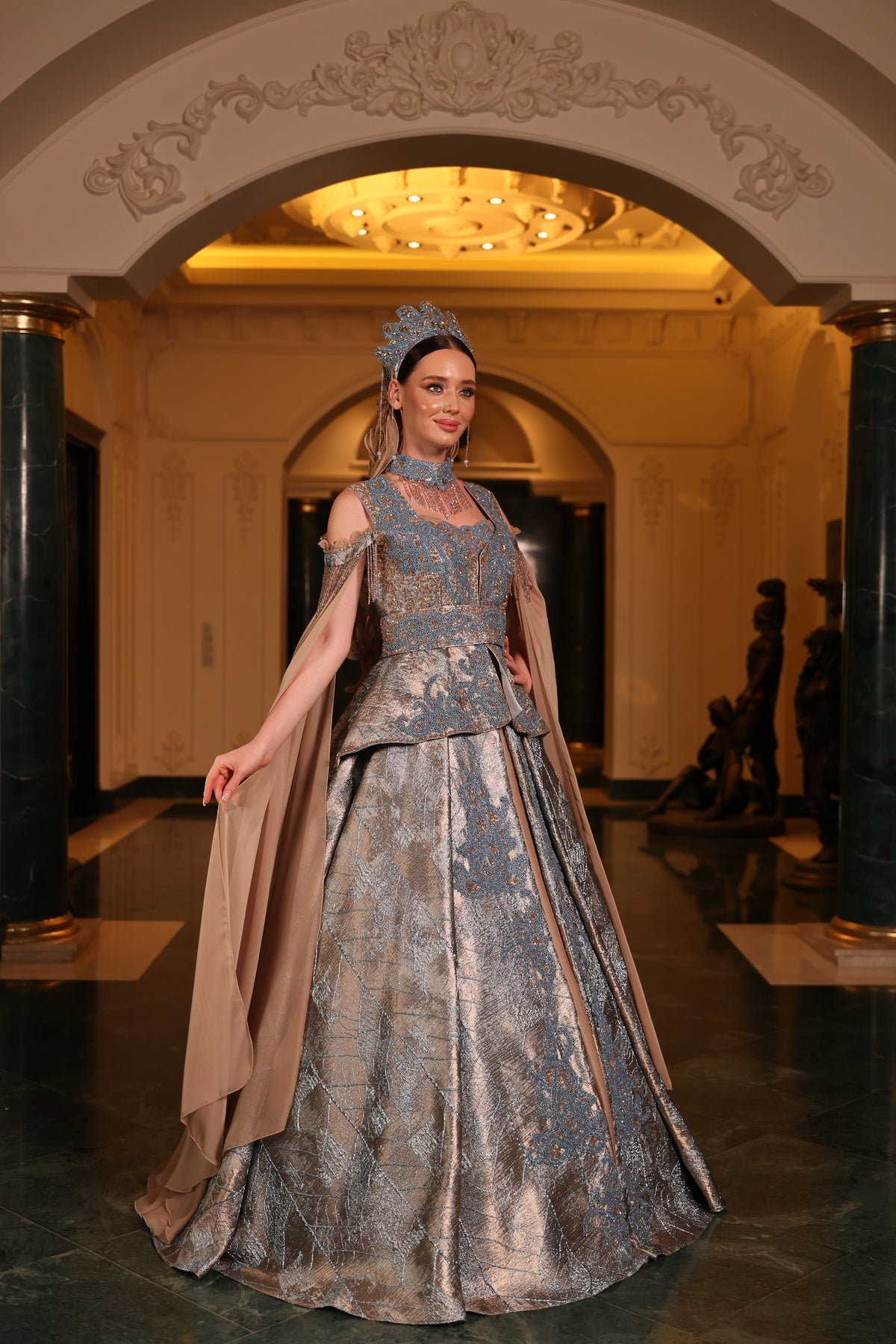 DÜŞÜK OMUZ ÇİFT ASKI M YAKA YÖRESEL KAFTAN