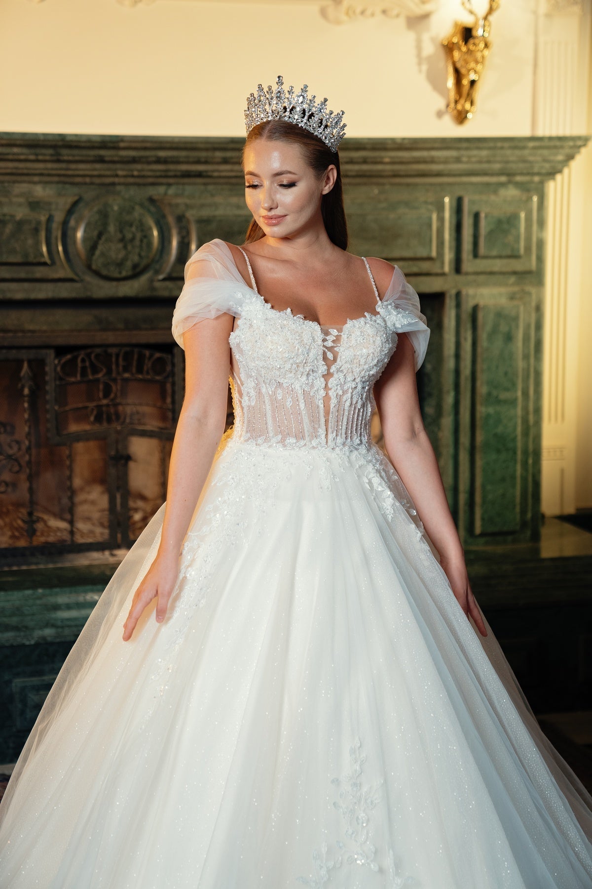 İNCE ASKILI M YAKA HELEN GELİNLİK