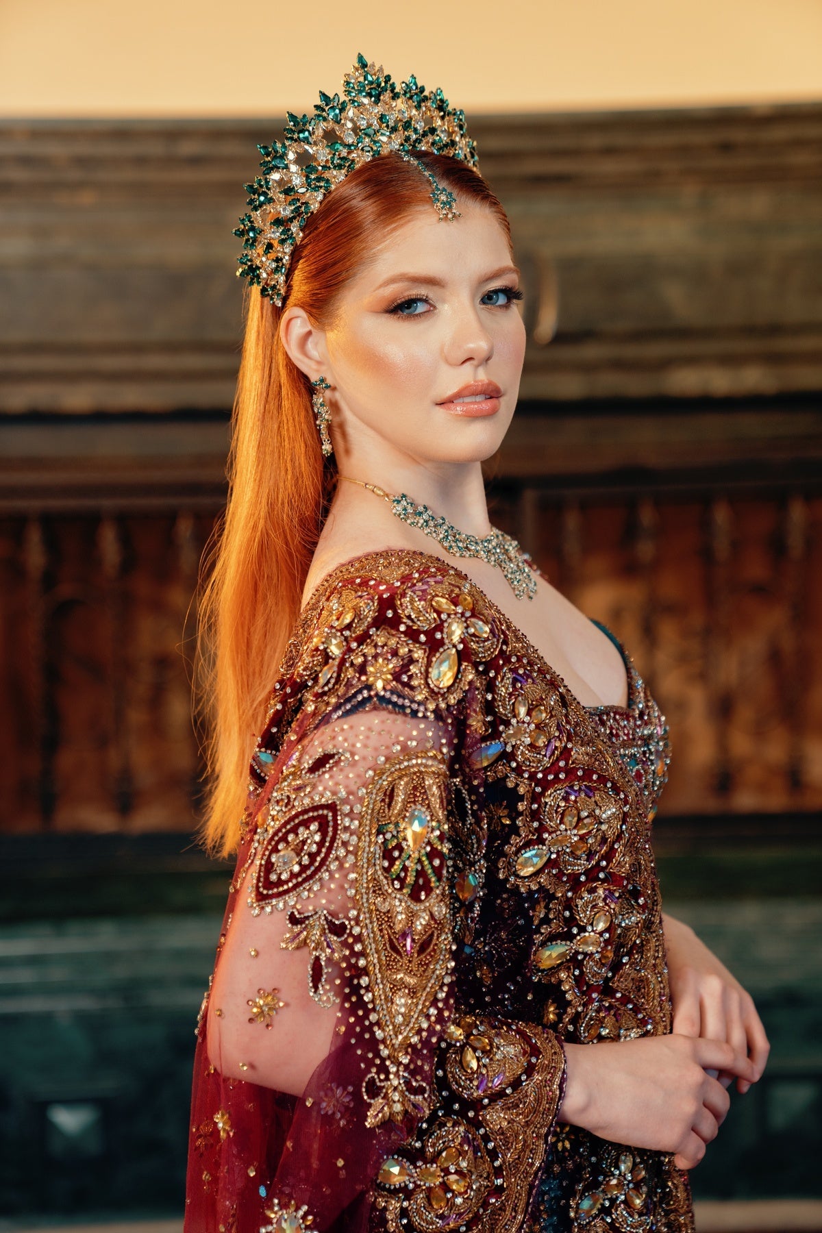 ASKILI KOL M YAKA İKİ PARÇA HİNT MODELİ KINALIK